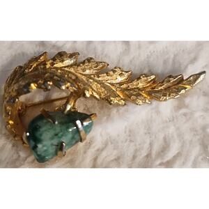 Vintage BSK Signed Gold Tone Textured Leaf Brooch Green Stone Lapel Pin